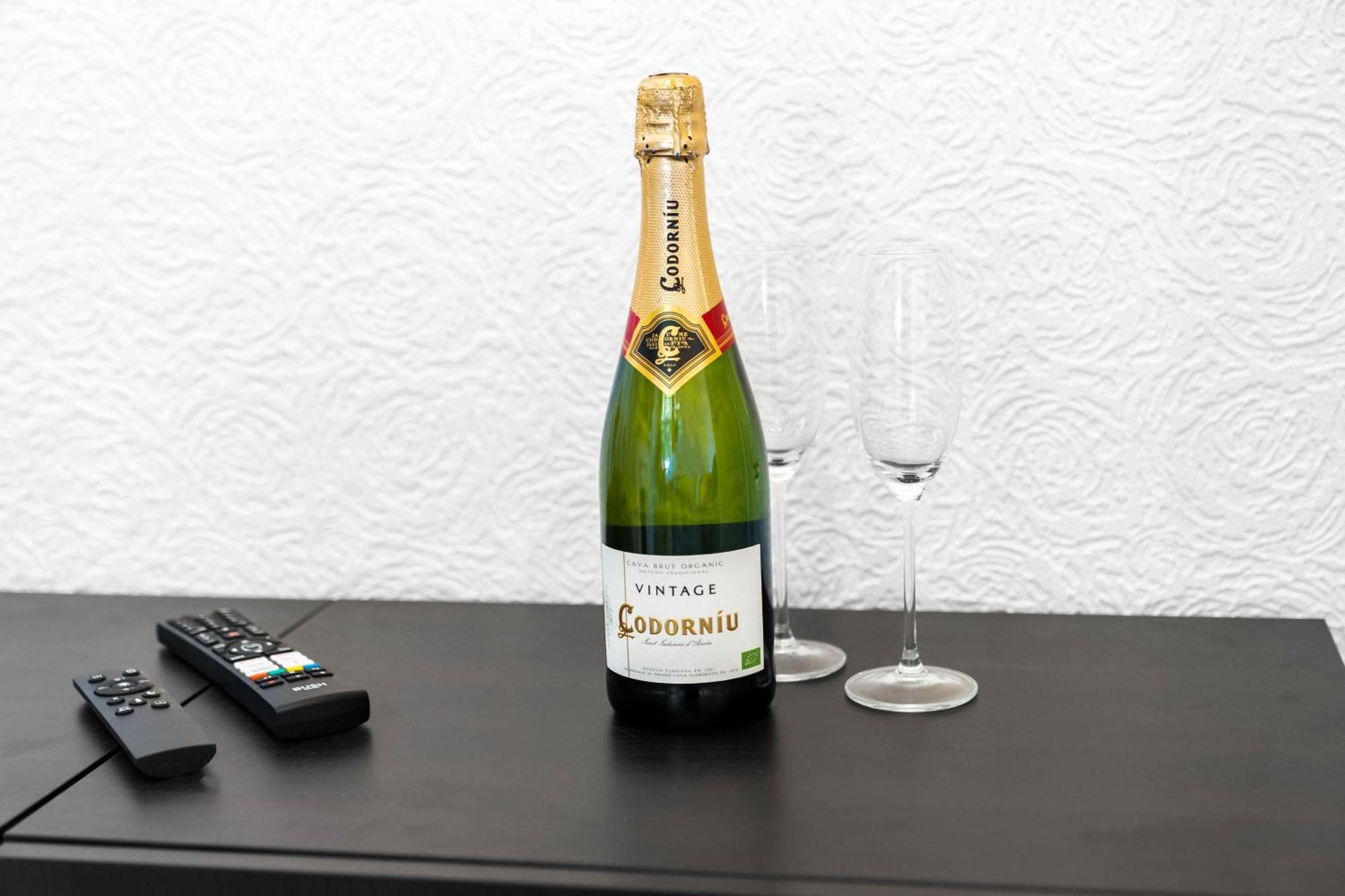Stylish 3 Bedroom House - 6 Guests - Garden - Parking - Netflix - Wifi - 17M Birmingham Kültér fotó